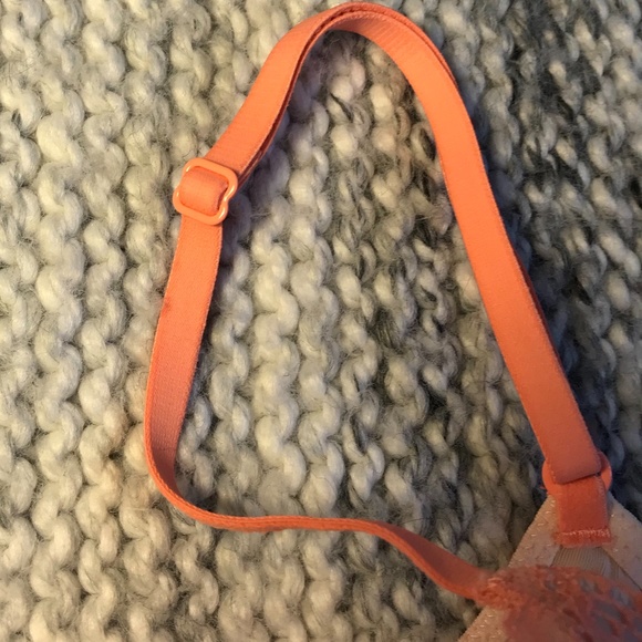 NWOT VICTORIA'S SECRET Unlined Lace Demi Bra 32D - Picture 4 of 7